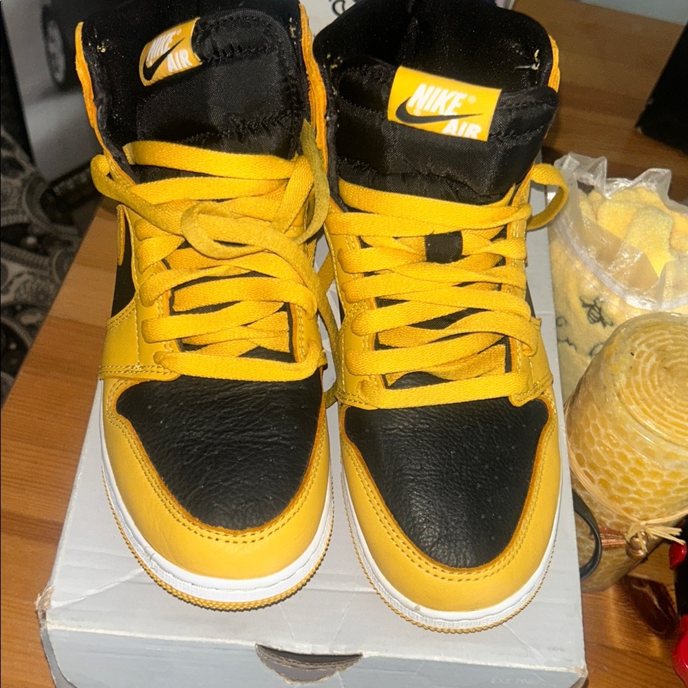 Jordan High OG Pollen Black Yellow Sneakers - Picture 8 of 9